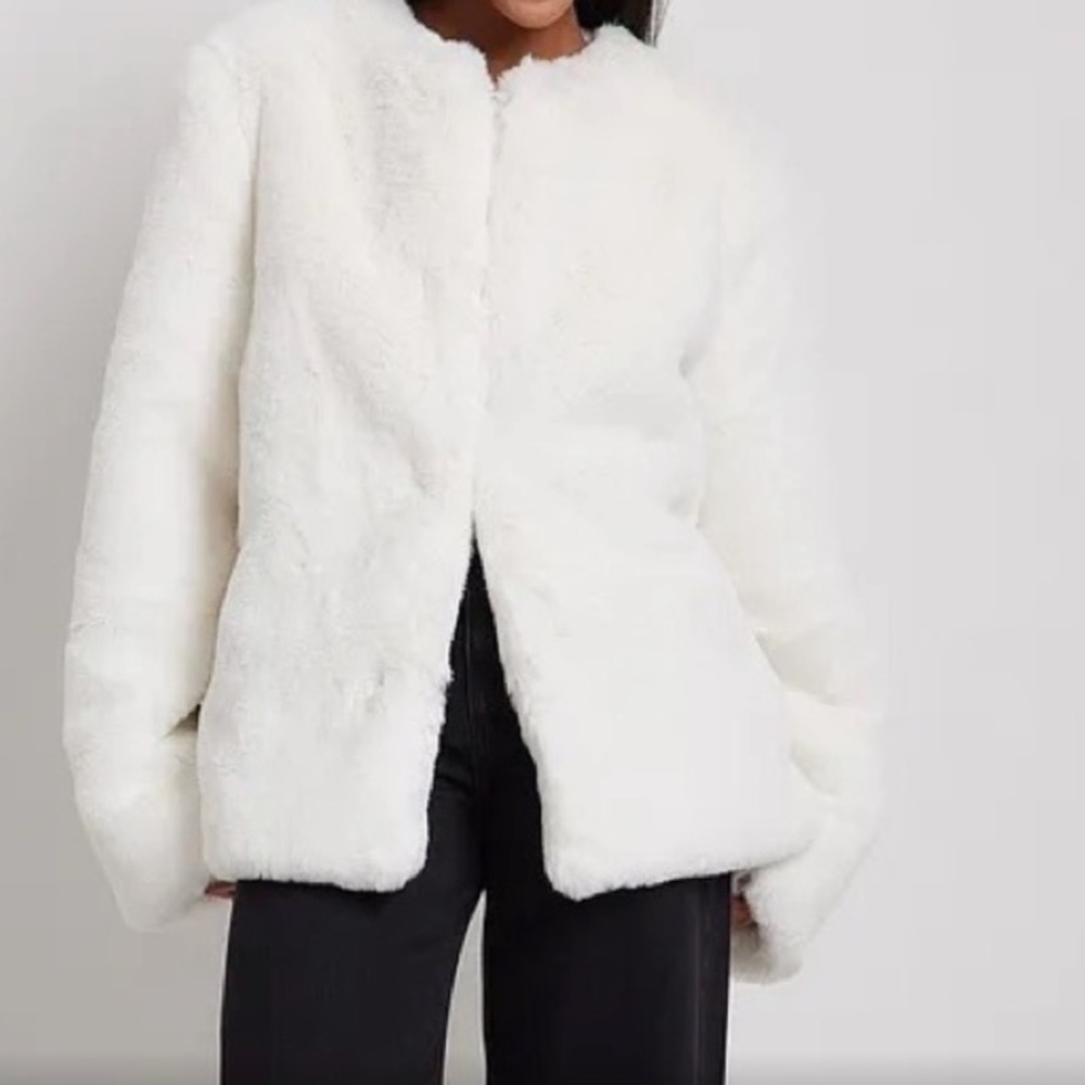 NA-KD white faux fur coat NWT - new with tags - size 8